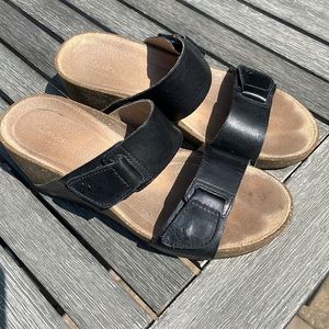EUC Clark’s wedge sandals black sz 8.5